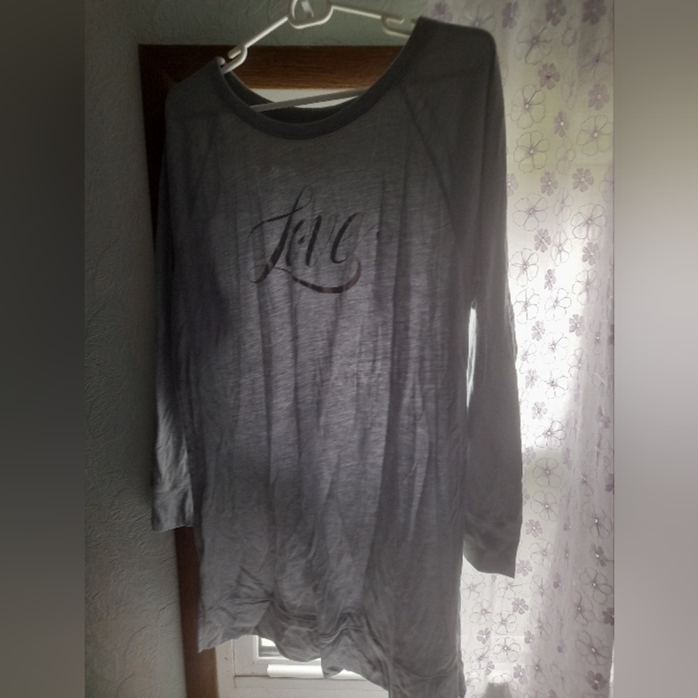 Victoria’s Secret Gray Ombré “Love” Long Sleeve Pajama Top – Size M